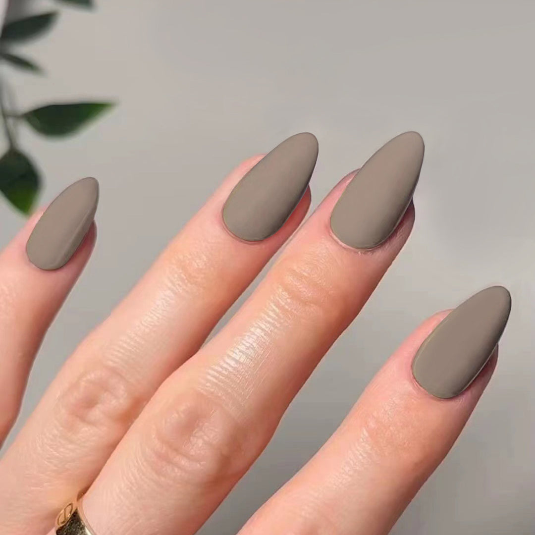 Artful stiletto nails in matte design Bowlift