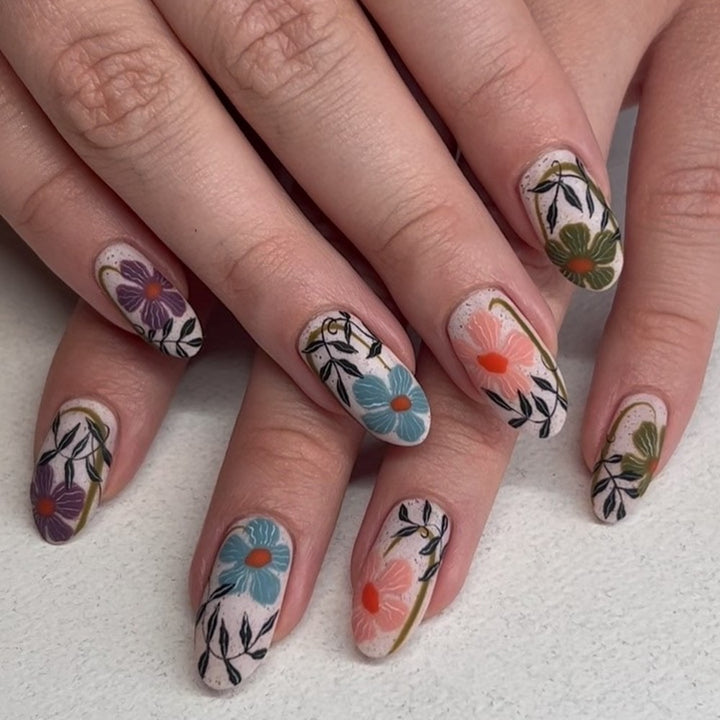 Artificial nails with floral accent Bowlift