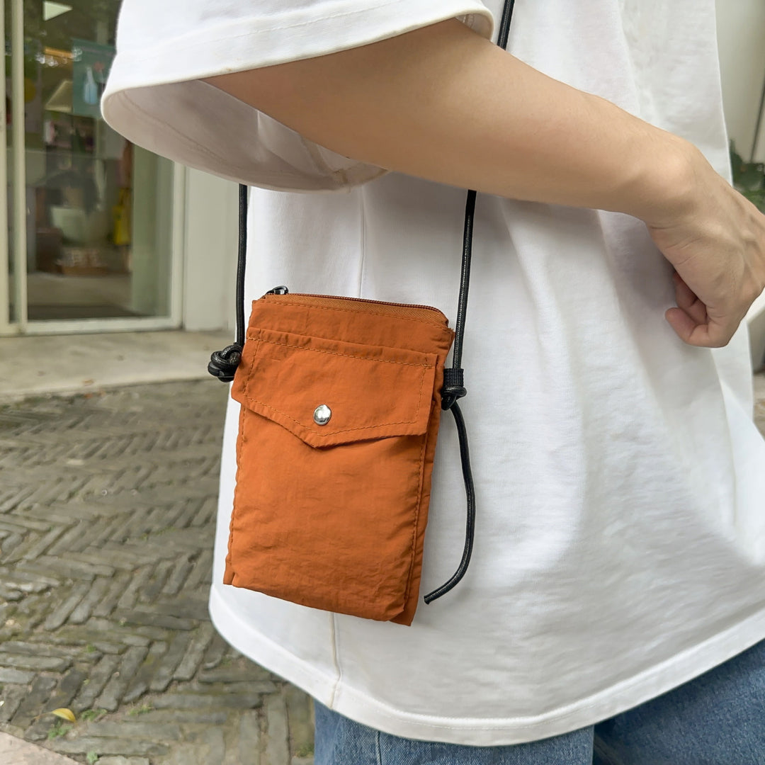 Practical Shoulder Bag with Water-Repellent Material and Adjustable Shoulder Strap Bowlift
