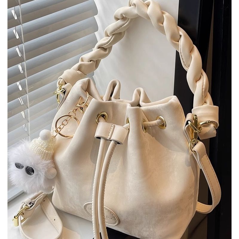 Stylish Crocheted Shoulder Bag Bowlift
