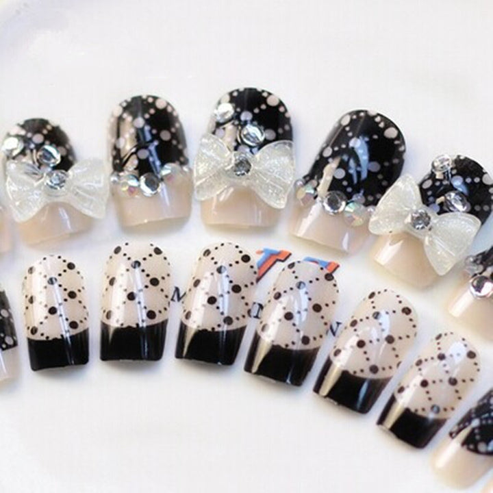 Artificial nails with elegant flower and rhinestone design Bowlift