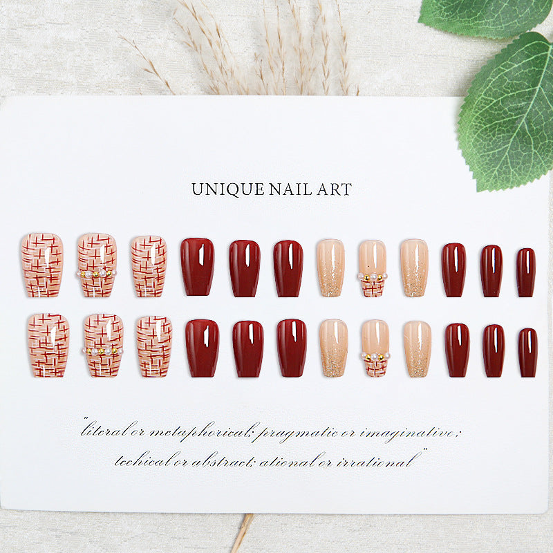 Artificial nail set with glamorous glitter and textural accents Bowlift
