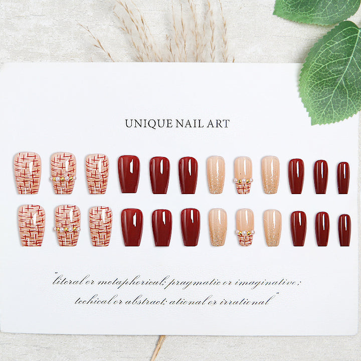 Artificial nail set with glamorous glitter and textural accents Bowlift