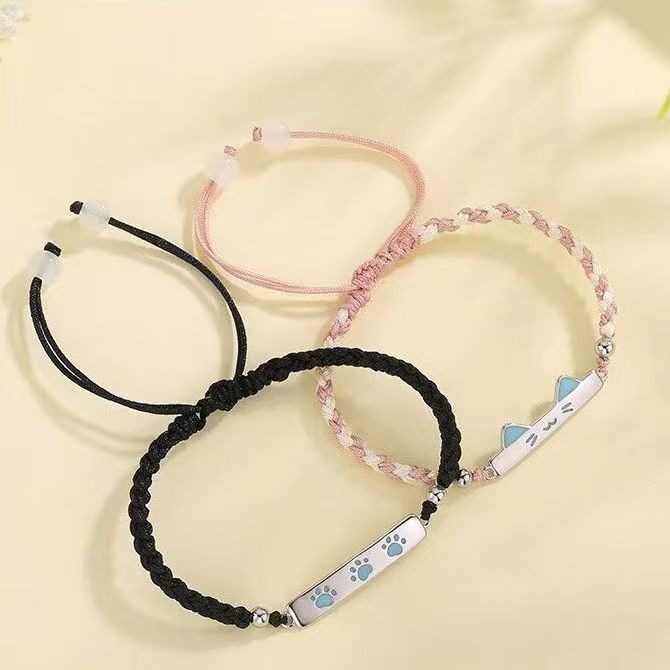 Cute Cat-Themed Charm Bracelet Bowlift