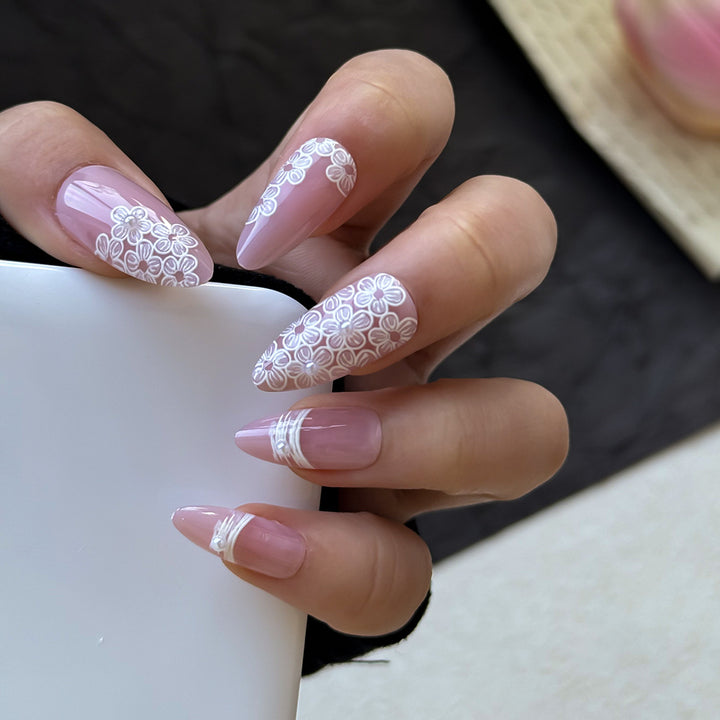 Elegant Floral-Accent Press-On Nails Bowlift