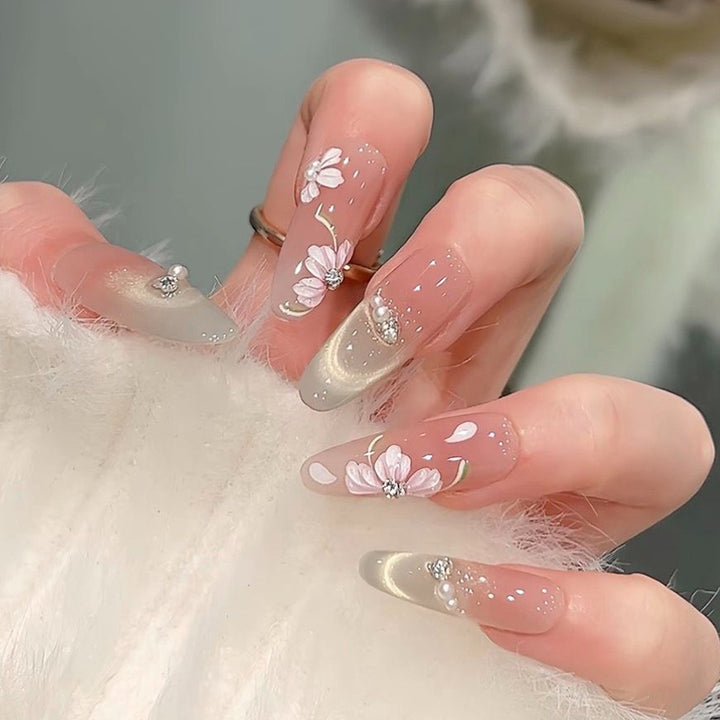 Artificial nail set with elegant floral accents Bowlift