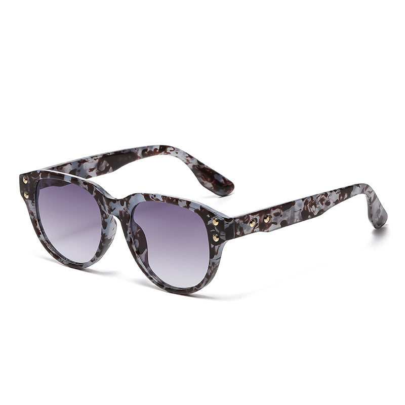 Chic Vintage-Style Oversized Sunglasses