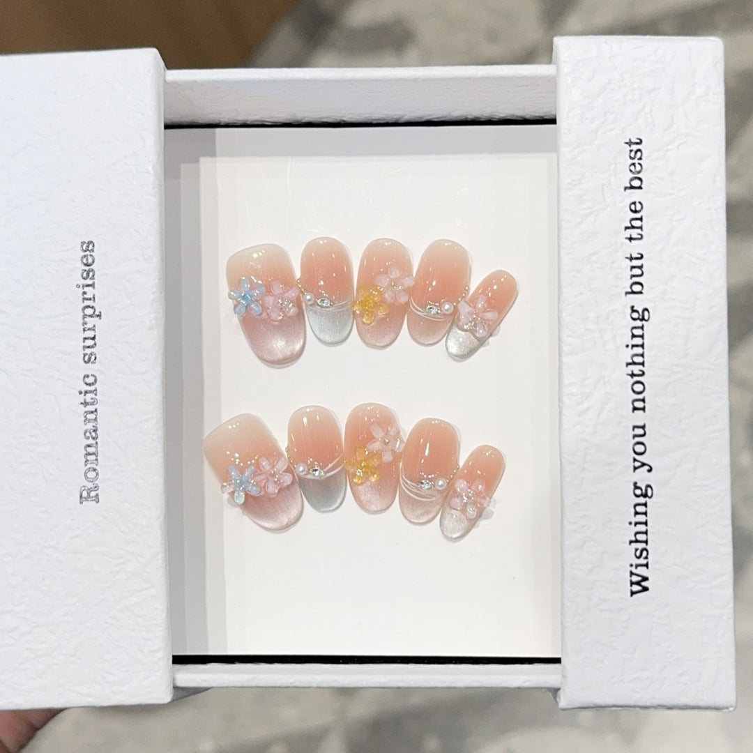Romantic artificial nails with floral accents Bowlift
