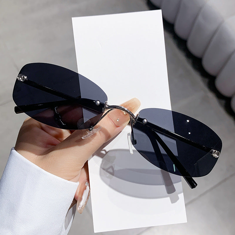 Women's fashionable sunglasses with elegant, narrow frame Bowlift