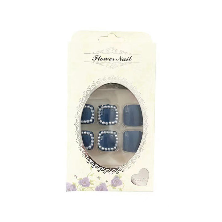Artful toenails with elegant accents Bowlift