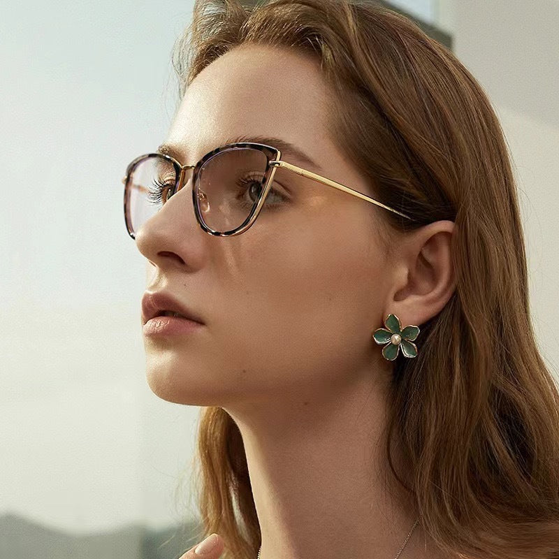 Women's fashionable Cat-Eye sunglasses with UV protection and ergonomic design Bowlift