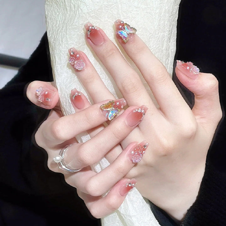 Artificial artificial nails with heart design Bowlift