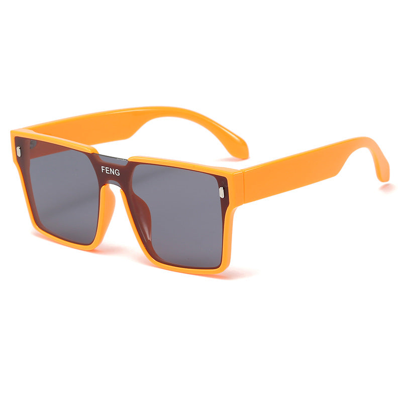 Women's fashionable sunglasses in striking urban design Bowlift