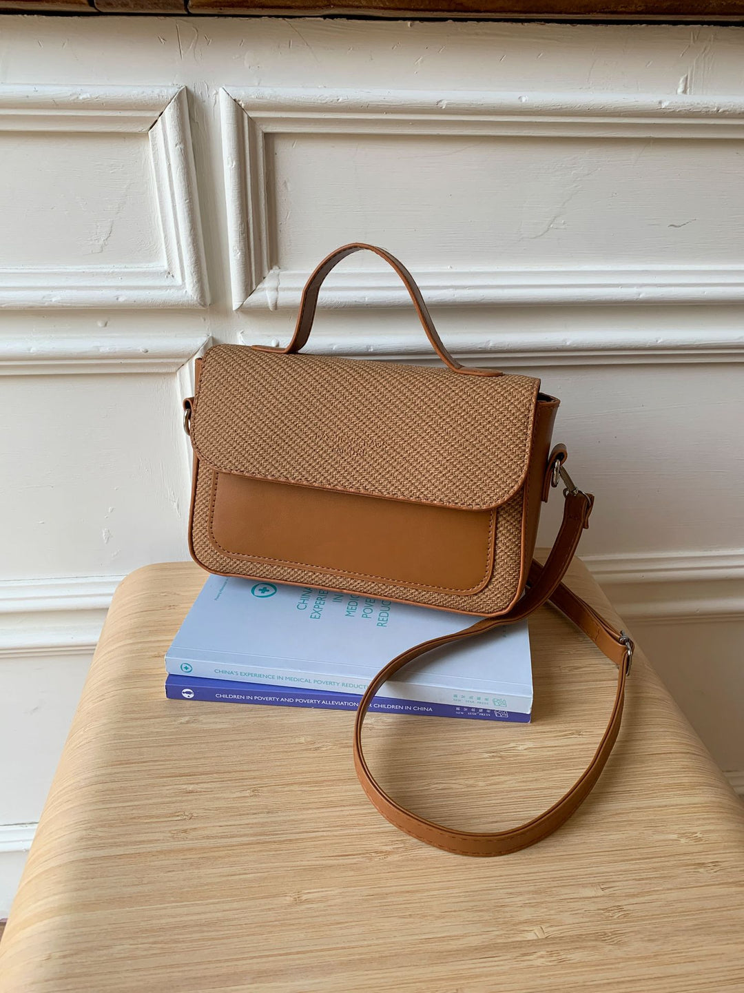 Chic Woven Crossbody Handbag Bowlift