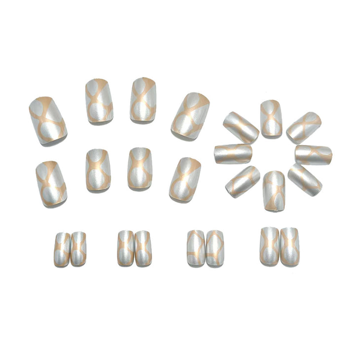 Elegant Artificial Nails with Metallic Design Bowlift
