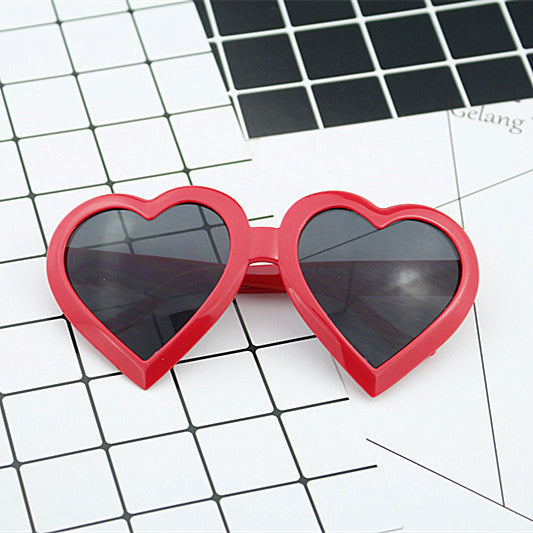 Women's Heart-Shaped Sunglasses in Modern Design Bowlift