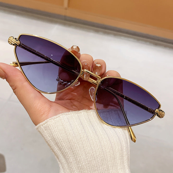Ladies Designer Sunglasses with Chic Cat Eye Design and Luxurious Frame Bowlift