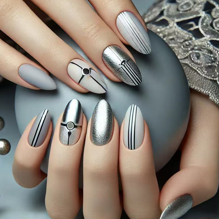 Stylish Heart-Embellished Press-On Nails Bowlift