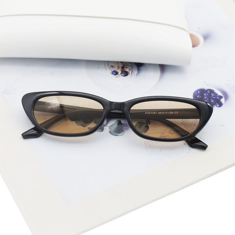 Women's Cat-Eye Sunglasses with Exclusive Design Bowlift