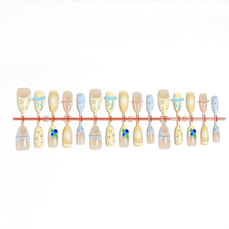 Artificial nails with playful floral design Bowlift