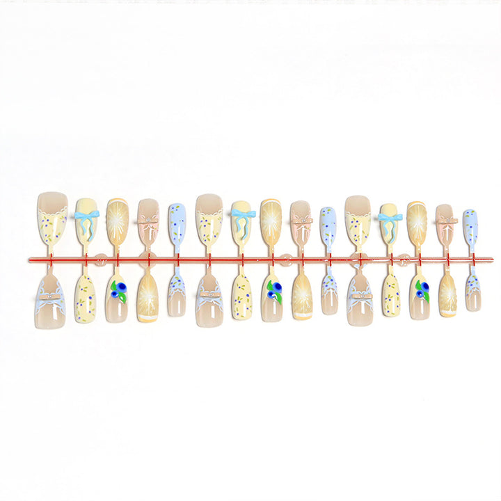 Artificial nails with playful floral design Bowlift