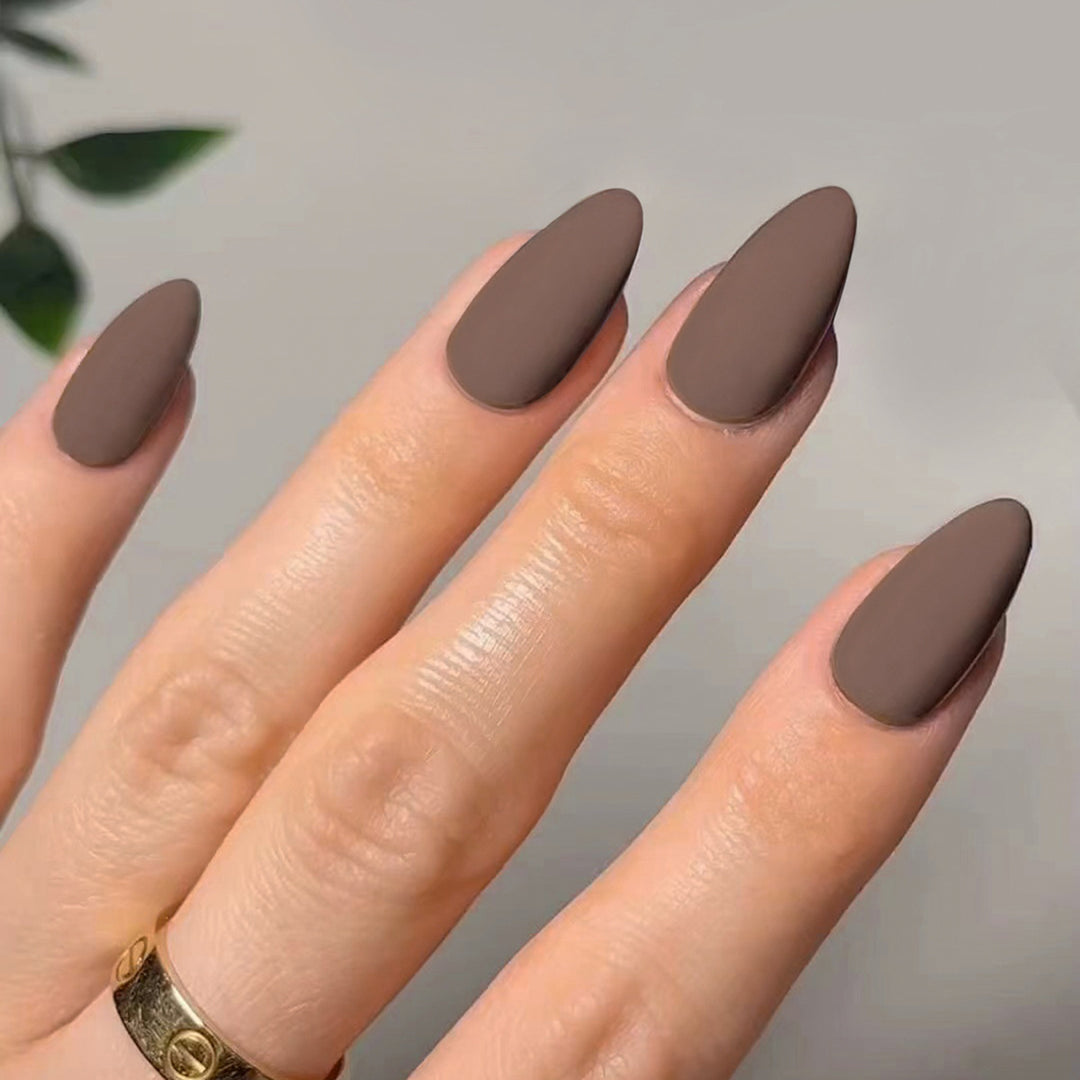 Artful stiletto nails in matte design Bowlift