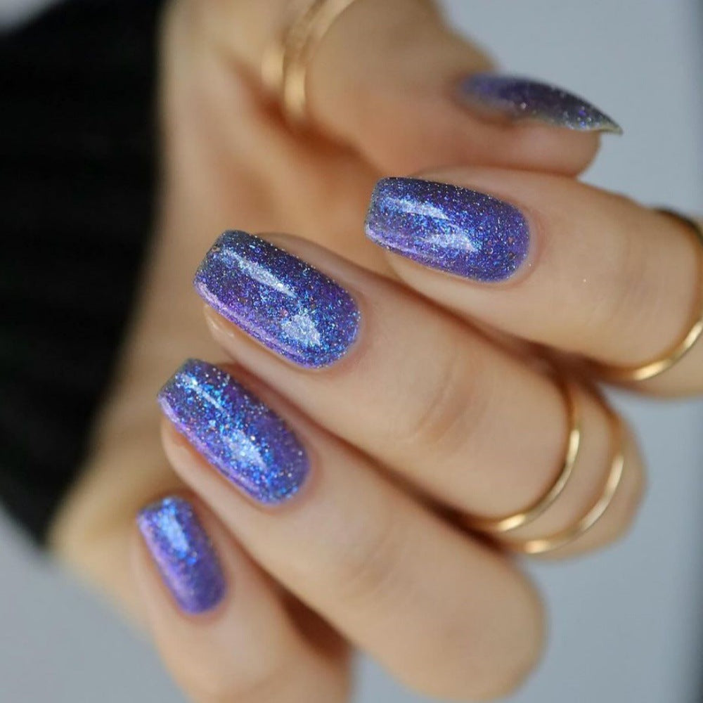 Glittering artificial nails in an elegant color scheme Bowlift