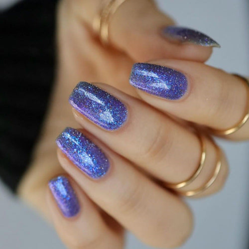 Glittering artificial nails in an elegant color scheme Bowlift