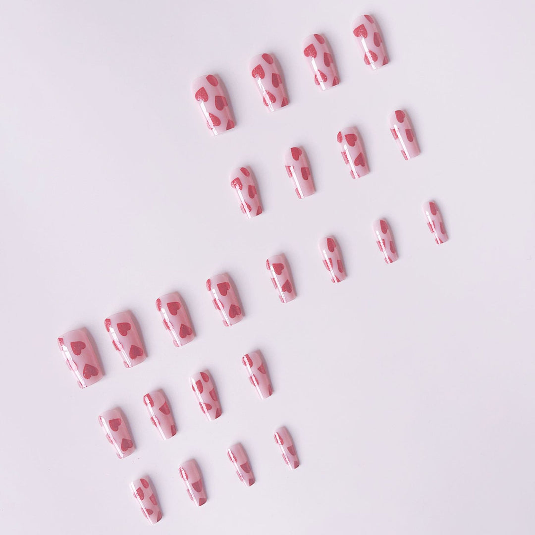 Artificial nail set with romantic heart motif and glitter Bowlift