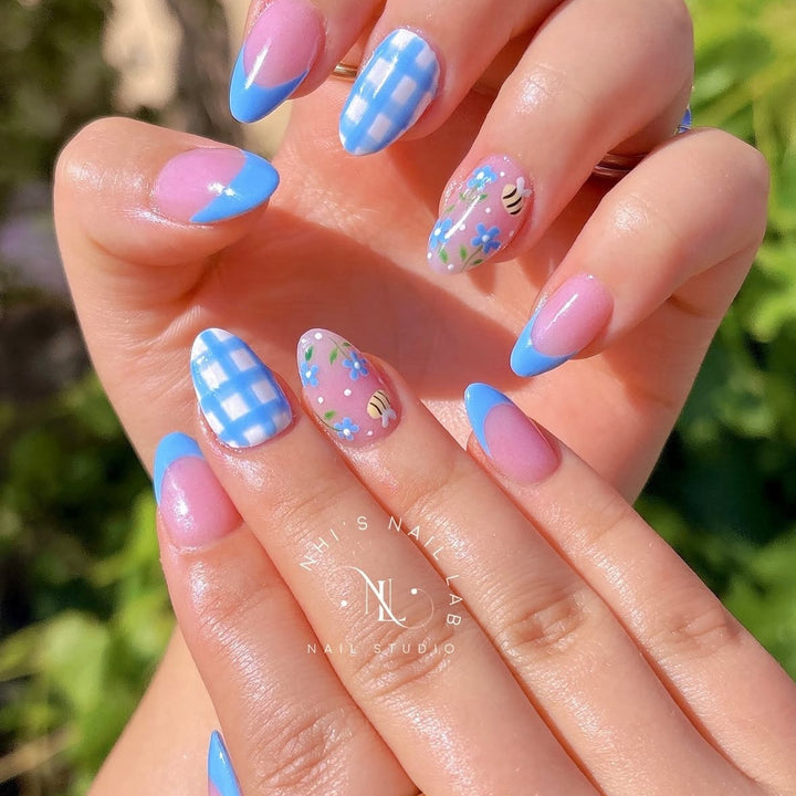 Artificial nail set with floral and checkered design Bowlift
