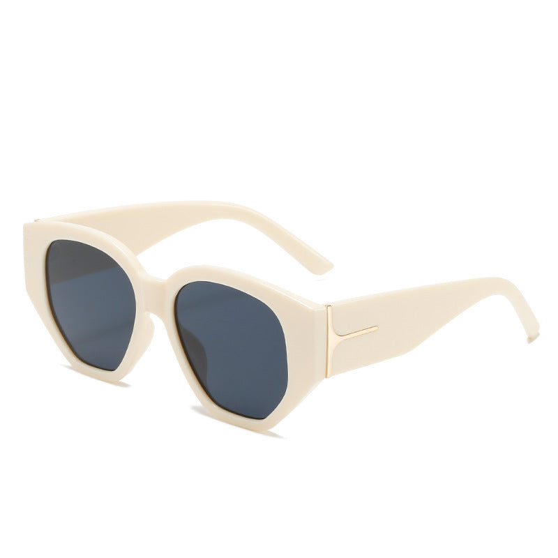 Fashionable Cat-Eye Sunglasses with Unique Geometric Frame Bowlift
