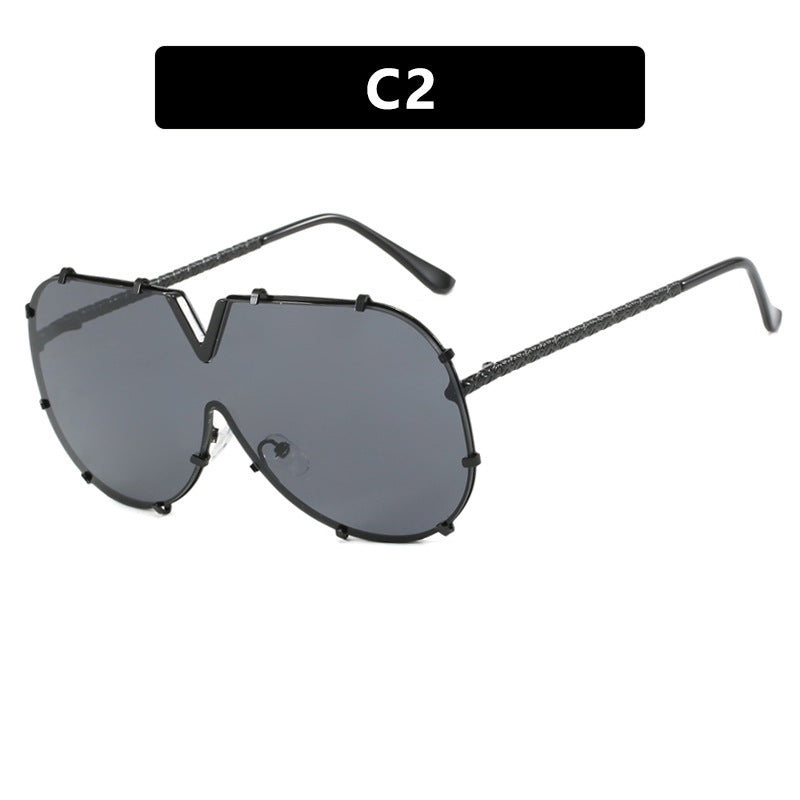 Women oversized goggles in futuristic design Bowlift