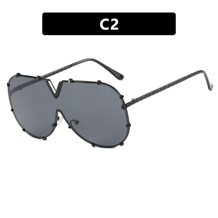 Women oversized goggles in futuristic design Bowlift