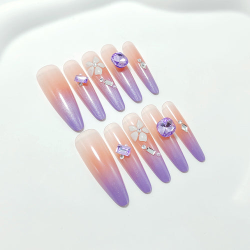 Artistic fingernails with delicate rhinestone details Bowlift