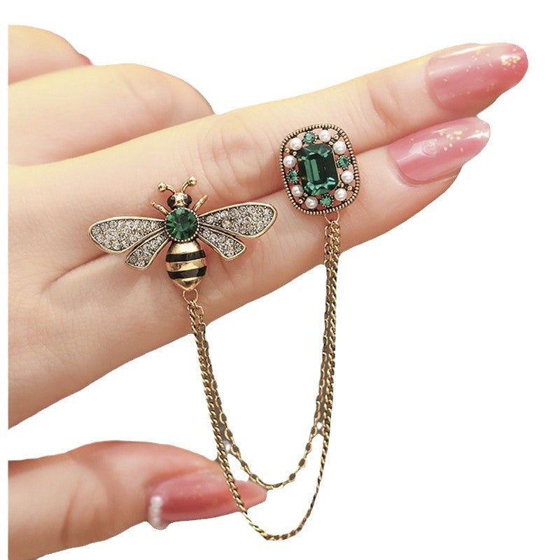 Elegant Bee-Inspired Brooch Bowlift