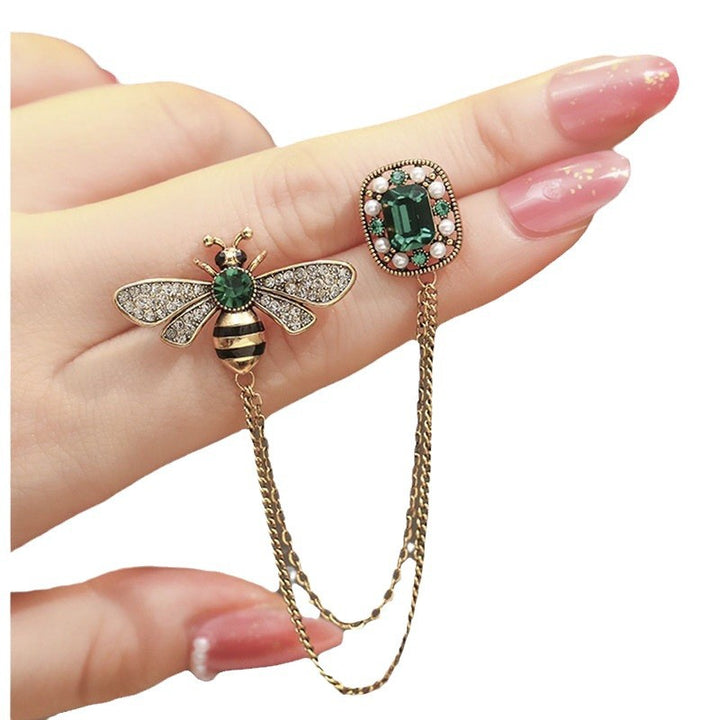 Elegant Bee-Inspired Brooch Bowlift