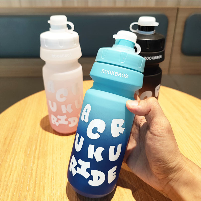 Women's sporty water bottle with flexible leak protection technology Bowlift