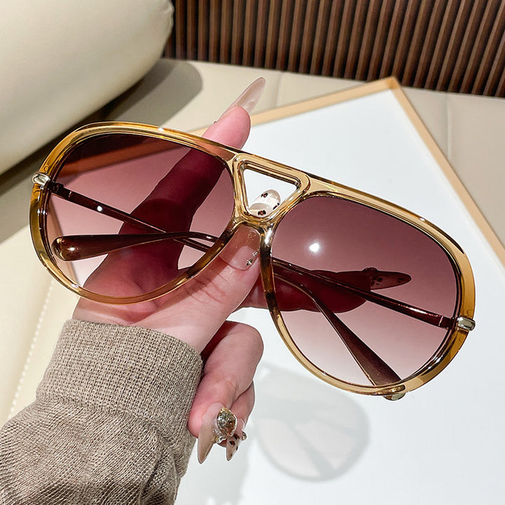 Ladies' sunglasses in an extravagant design with striking lenses Bowlift