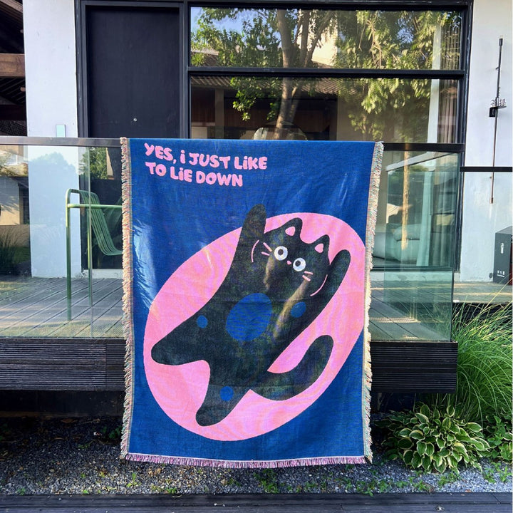 Artistic Cat-Themed Woven Blanket