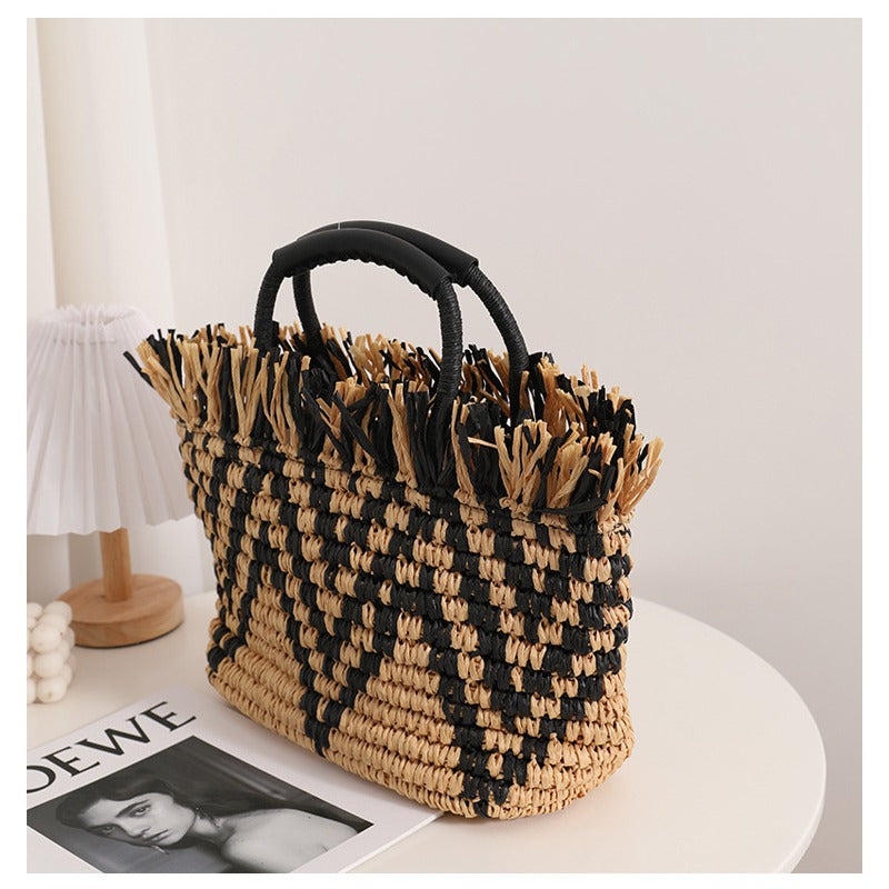 Stylish straw bag with eye-catching pattern Bowlift
