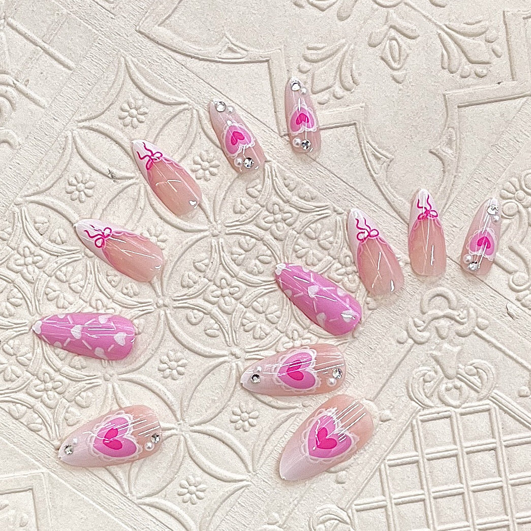 Artistic Press-On Nail Set with Romantic Heart Design Bowlift