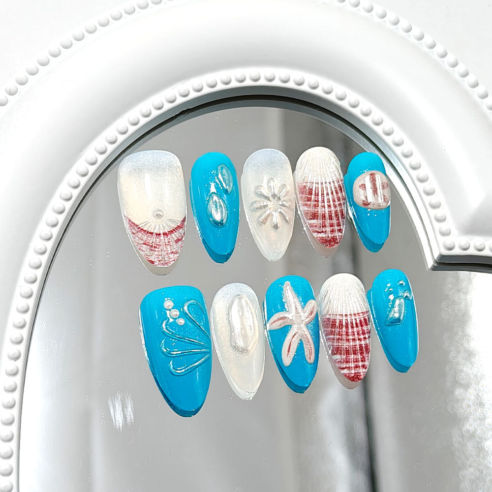 Artificial nails with maritime design Bowlift