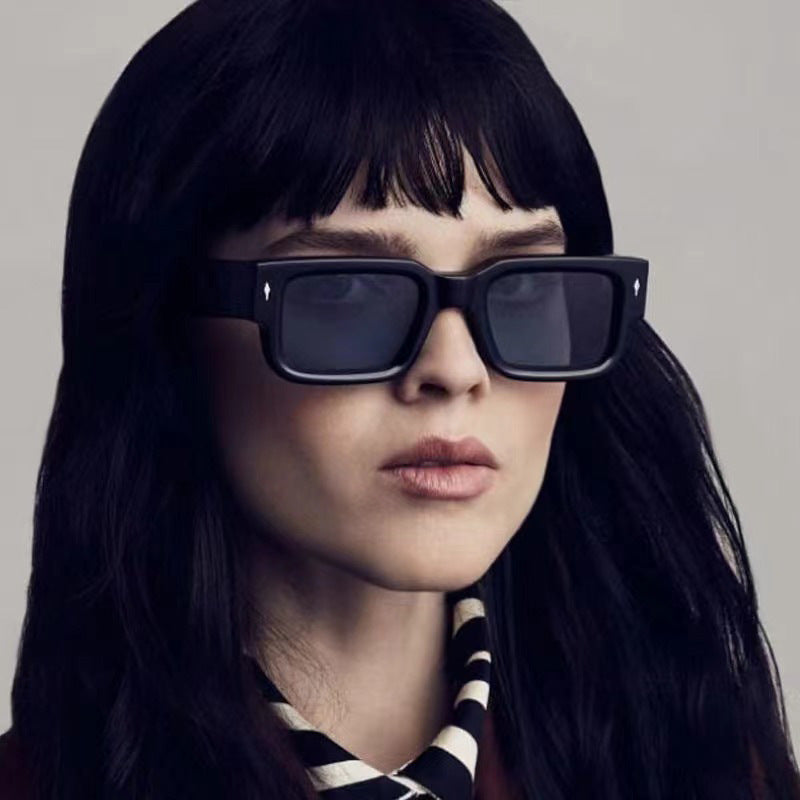 Women's fashionable square sunglasses with striking design Bowlift