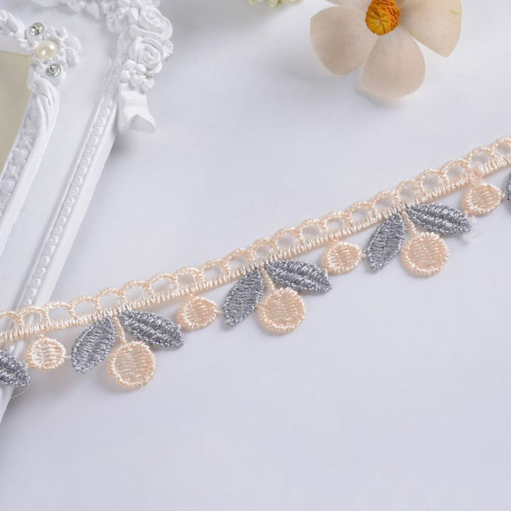 More elegant lace ribbon Bowlift