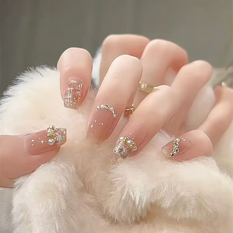 Elegant Press-On Nail Set Bowlift