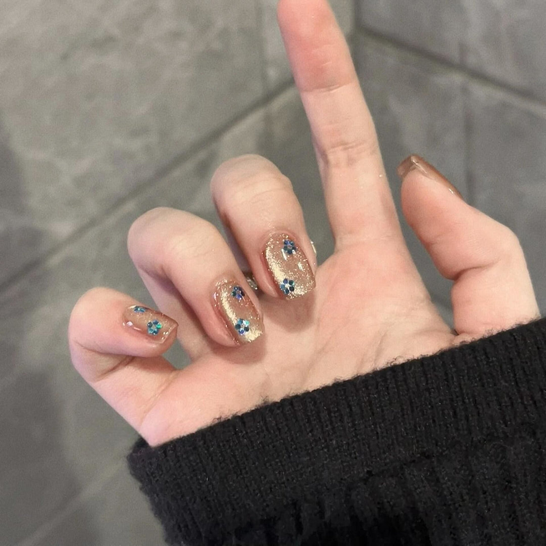Glittering artificial nails with floral design Bowlift