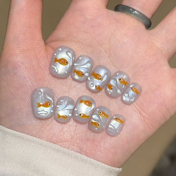 Artificial nails with goldfish design Bowlift