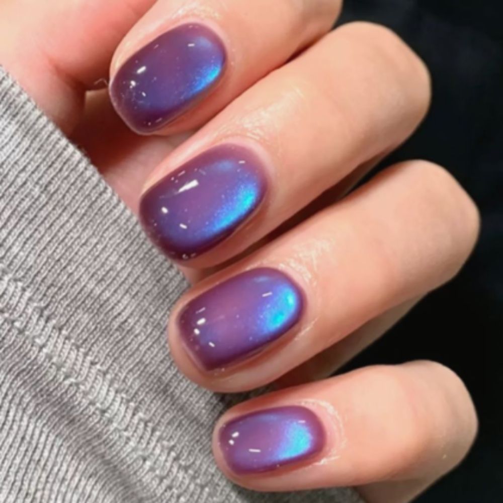 Artificial nails with modern night motif Bowlift