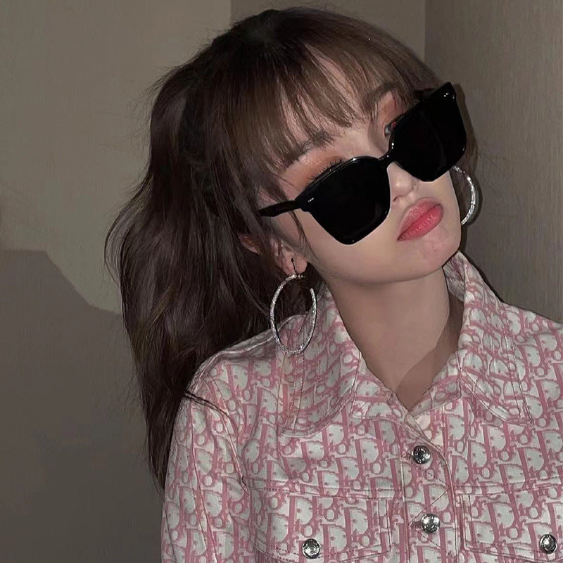 Women’s sunglasses in modern geometric design Bowlift