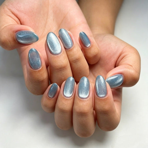 Artificial nails with shimmering metallic finish Bowlift